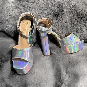 Holographic platform pumps